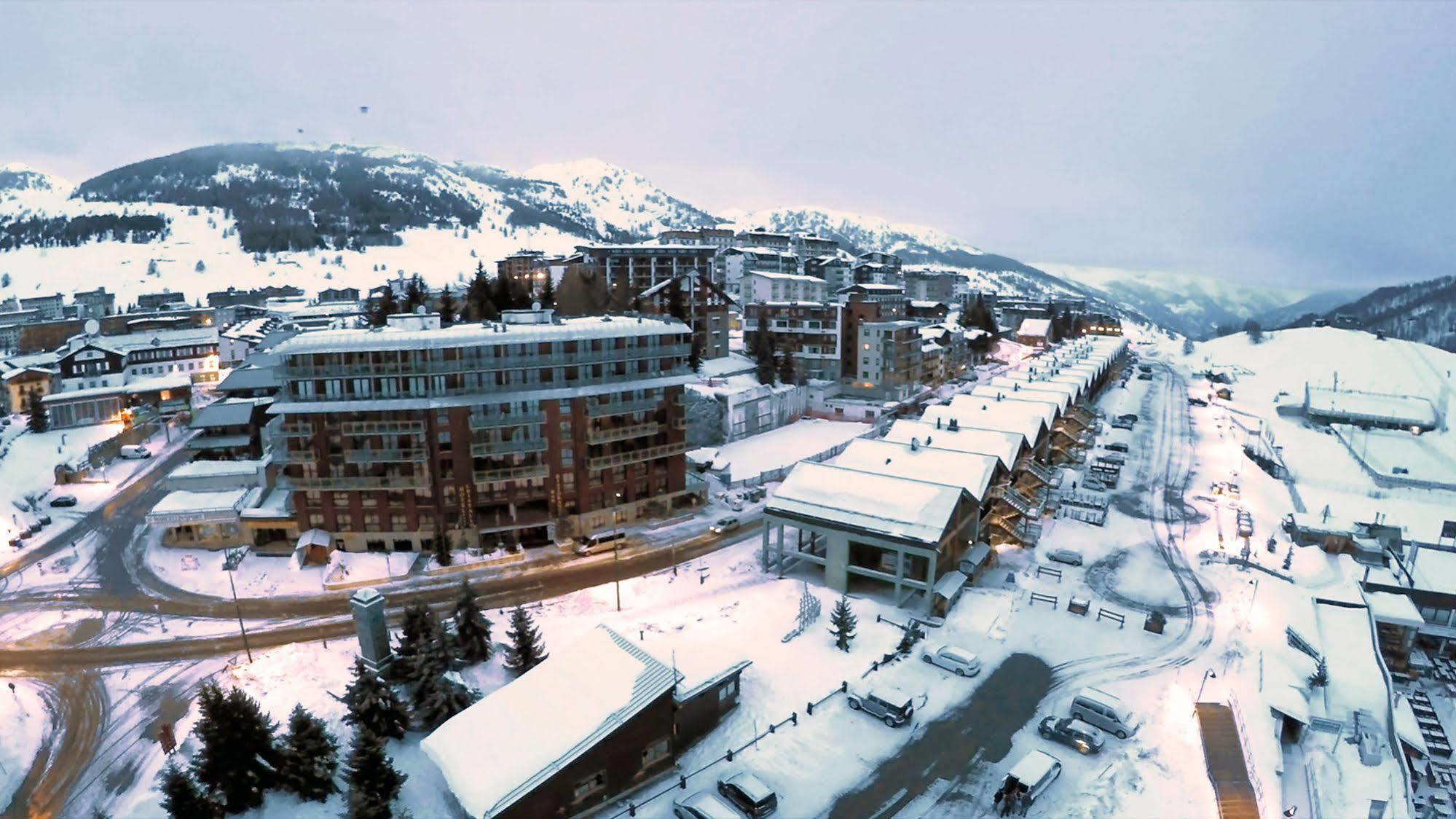 Grand Hotel Duchi D'Aosta Colle Colle Sestriere Esterno foto