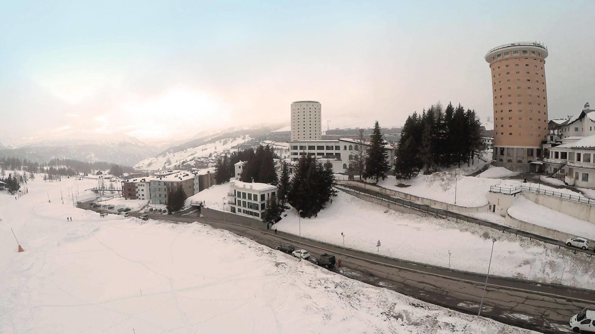 Grand Hotel Duchi D'Aosta Colle Colle Sestriere Esterno foto